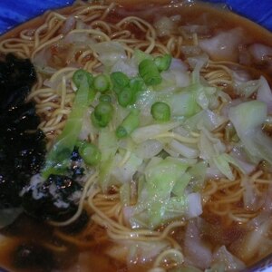 キャベツとワカメの醤油ラーメン